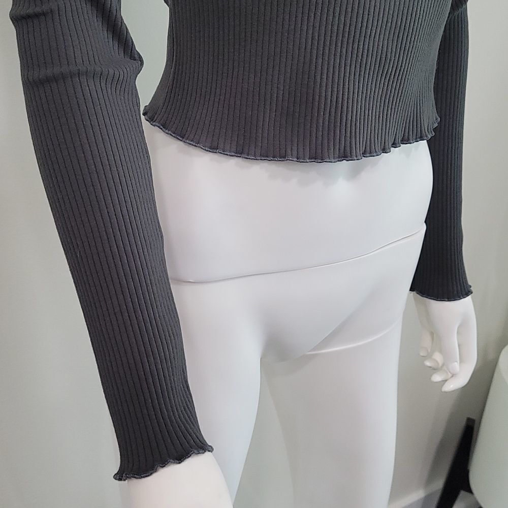 Good American Mock Neck Rib Top - Picture 4 of 10